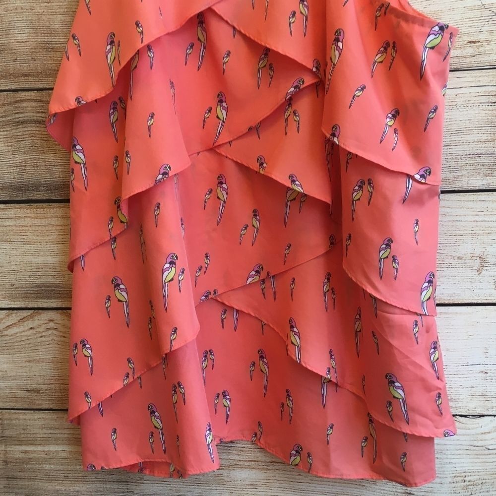 ATTENTION RUFFLE TANK TOP IN CORAL PARROT PRINT‎ - Picture 4 of 7